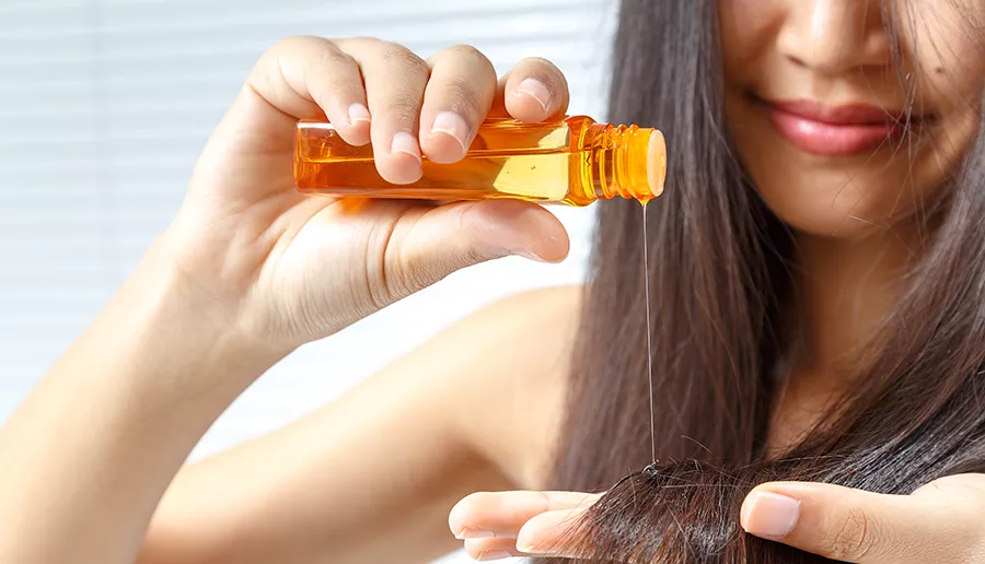 Apply Hair Masks or Leave-in Treatments to Tame Frizz