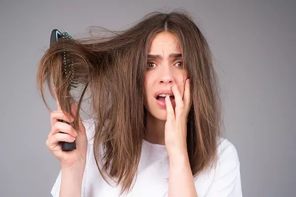 Your Ultimate Guide to Frizzy Hair – What Causes Frizz and How to Tame It